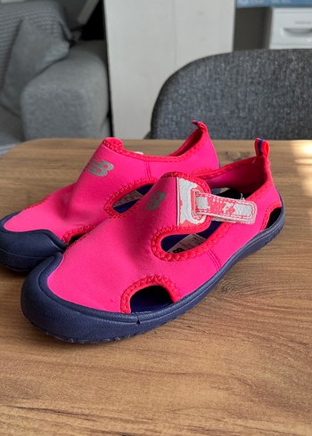 New Balance Kız Çocuk Pembe Velcro Sandalet