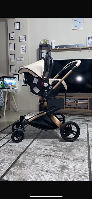 Huggy bebek arabası