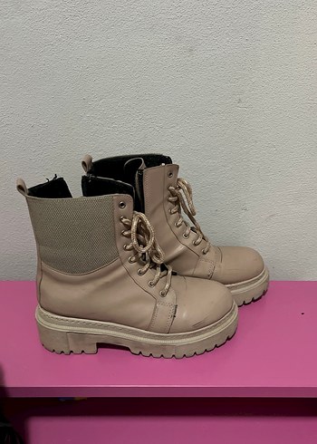 Bershka Bej Topuklu Bağcıklı Kadın Bot
