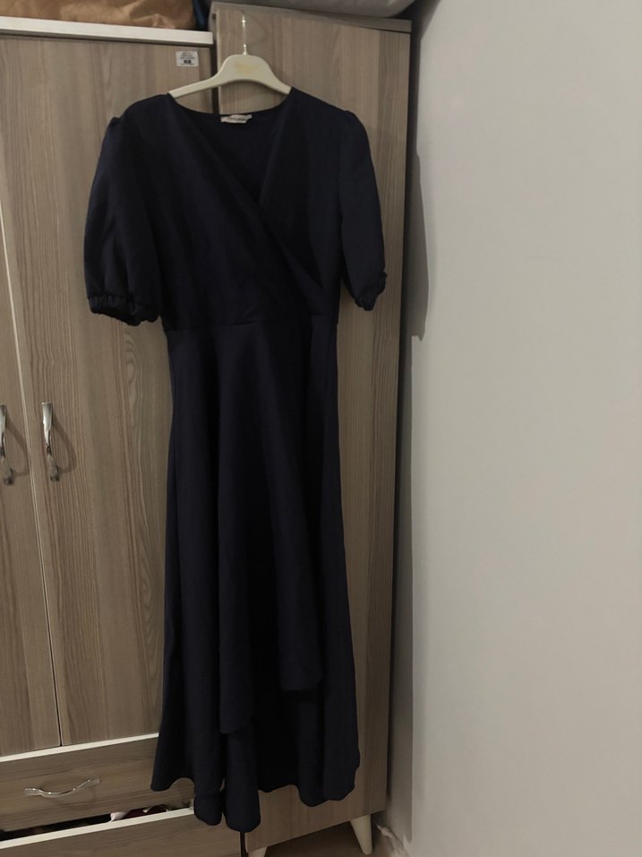 V Yakalı Siyah Uzun Keten Elbise - Görsel 2