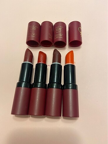 Golden Rose Velvet Matte Ruj kahve, bordo, mercan ve kırmızı ren