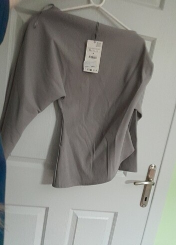 Zara Zara Off-Shoulder Bluz