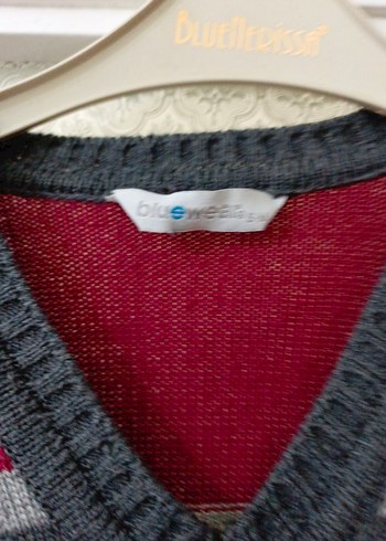 Gri Kırmızı Çizgili V Yaka Erkek Kazak - Görsel 2