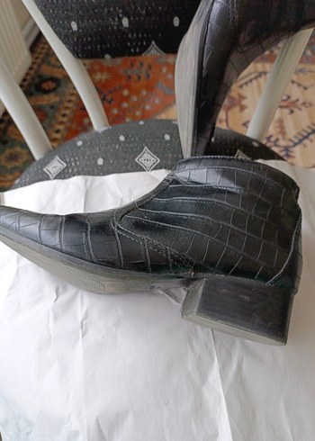 Siyah Deri Yılan Desenli Topuklu Bot - Görsel 7