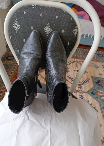 Siyah Deri Yılan Desenli Topuklu Bot - Görsel 5