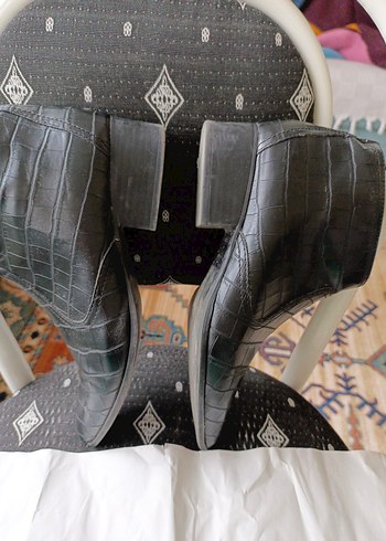 Siyah Deri Yılan Desenli Topuklu Bot - Görsel 3