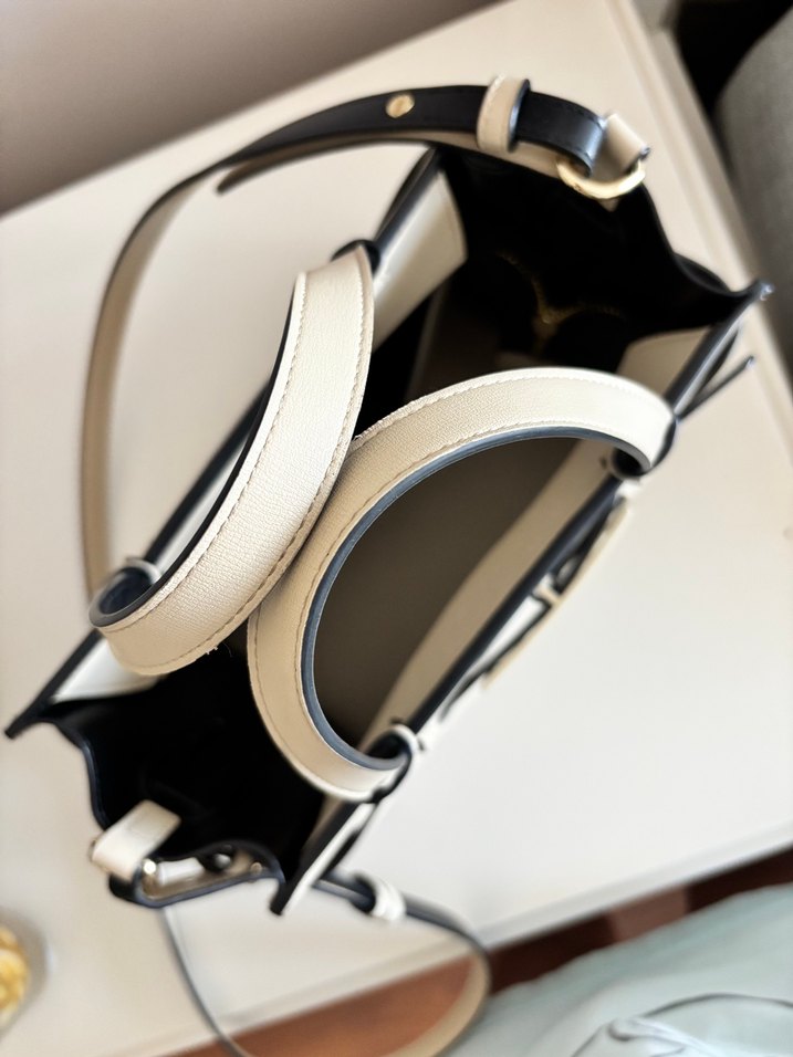 Orijinal Armani Krem Deri Klasik Tokalı Kadın Çanta - Görsel 3