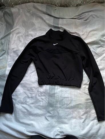 Nike üst