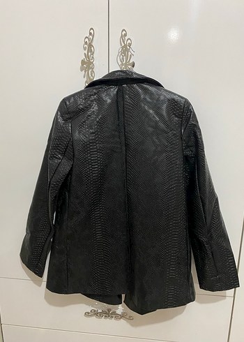 Yılan Desenli Siyah Deri Kadın Ceket - Görsel 4
