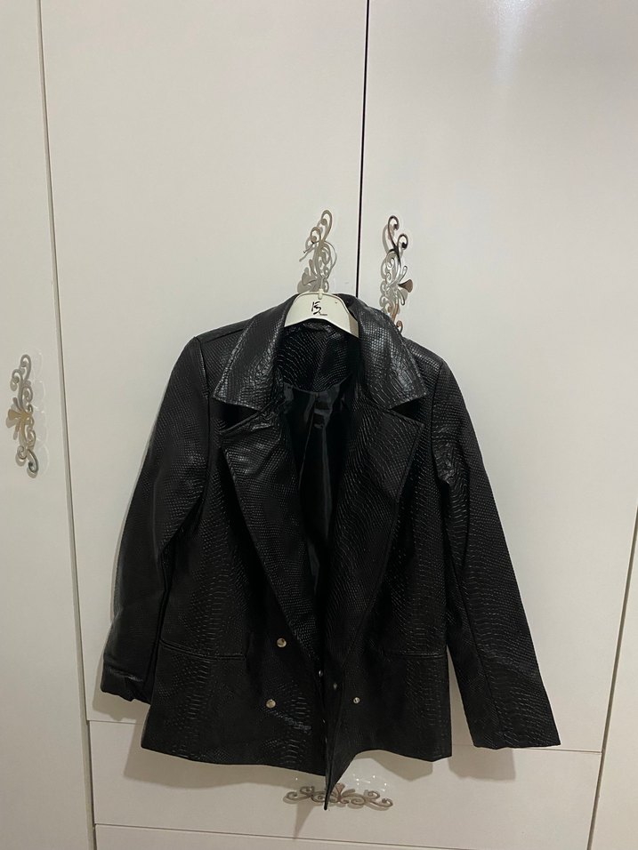 Yılan Desenli Siyah Deri Kadın Ceket - Görsel 2