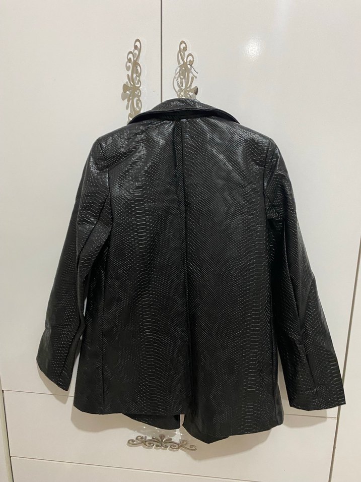 Yılan Desenli Siyah Deri Kadın Ceket - Görsel 4