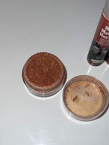 Beden altın Renk THE BALM marka highlighter ve ruj