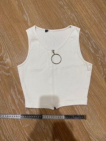 Beyaz fermuarlı crop top