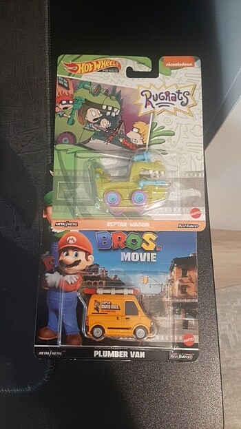 2 adet Hot wheels premium mario ve reptar