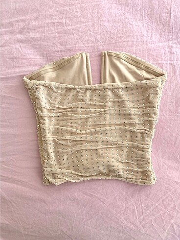 38 Beden ten rengi Renk Bershka Parlak Taşlı Metalik Crop Top