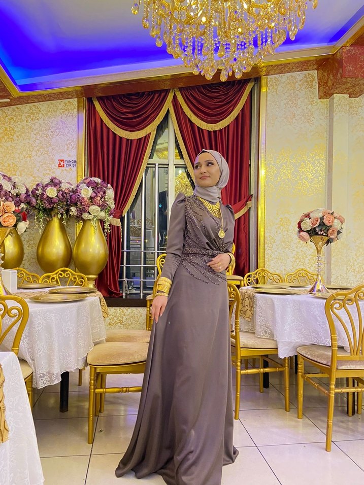 Uzun Gri Drapeli Tesettür Abiye bir kere giyildi - Görsel 2