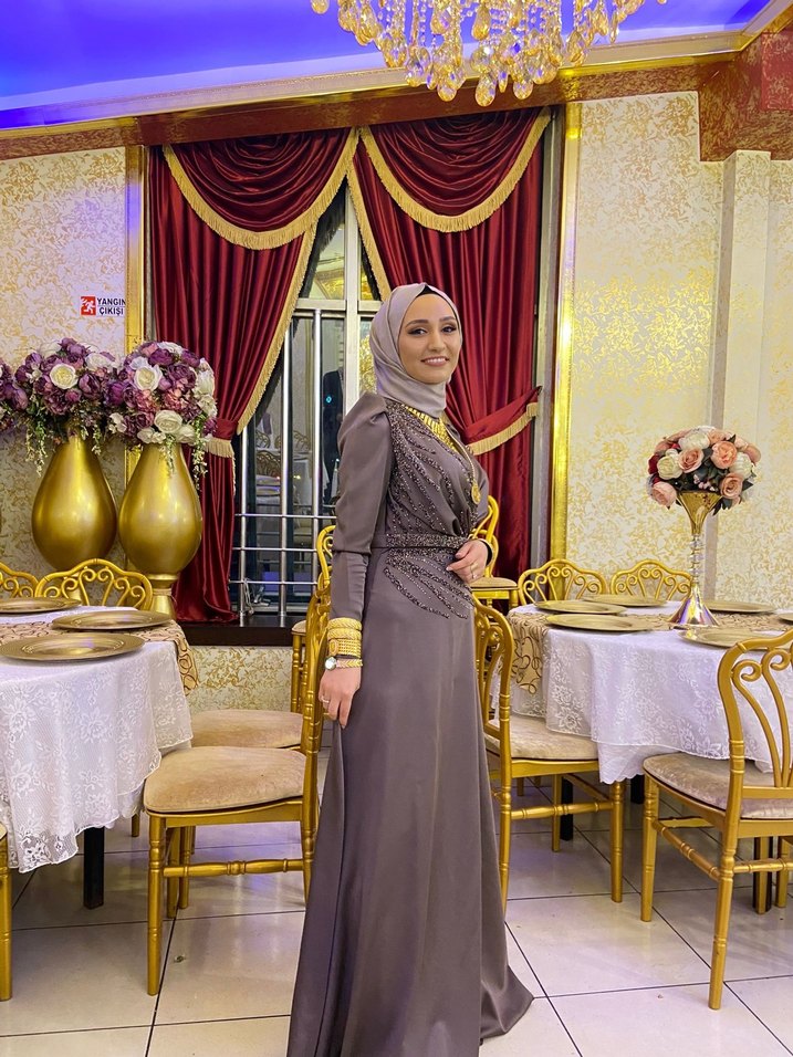 Uzun Gri Drapeli Tesettür Abiye bir kere giyildi - Görsel 3