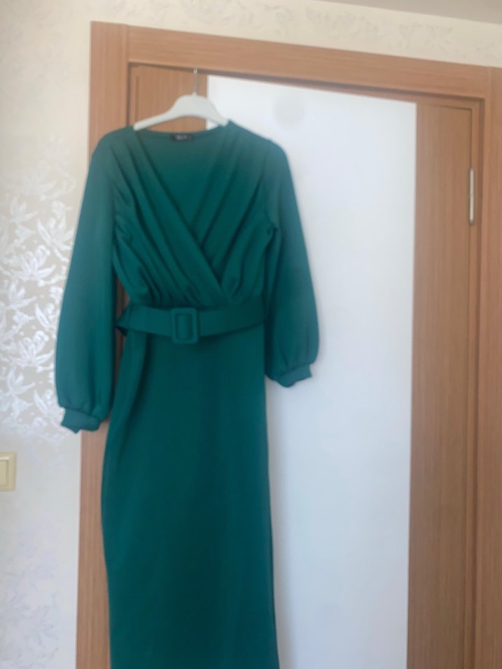 Kemerli Uzun Yeşil Kadın Elbise - Görsel 3