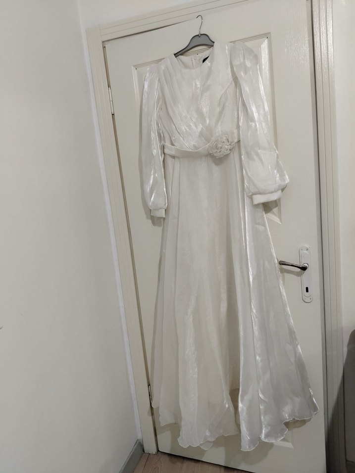 Parlak Beyaz Uzun Kollu A Kesim Gelinlik - Görsel 2