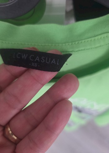 Erkek Yeşil Baskılı Kısa Kollu Tişört - Görsel 2