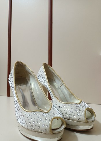 35 Beden Beyaz Şık İşlemeli Stiletto Gelin Ayakkabısı