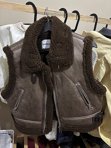 bershka içi suni yünlü yelek