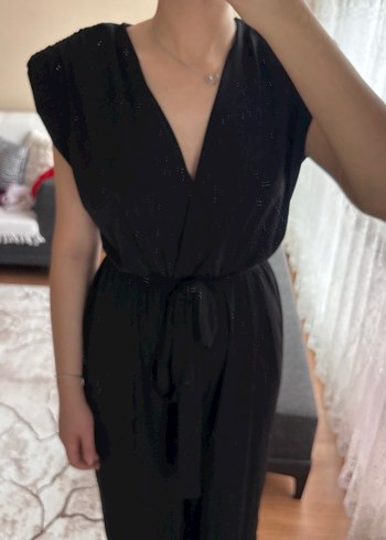 Siyah V Yaka Kemerli Kadın Tulum - Görsel 4