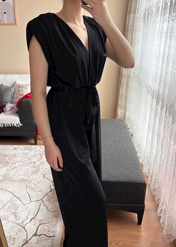 Siyah V Yaka Kemerli Kadın Tulum - Görsel 3