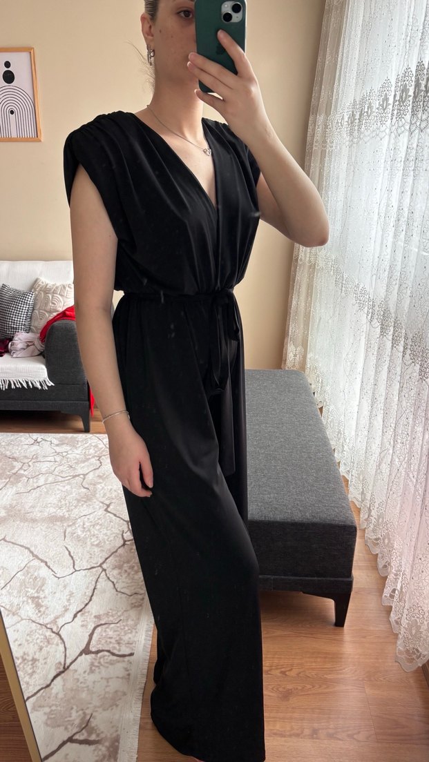 Siyah V Yaka Kemerli Kadın Tulum - Görsel 3