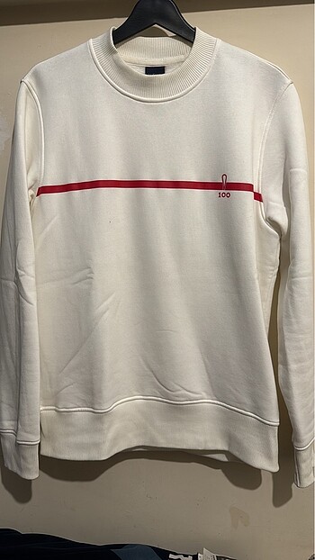 Beyaz sweatshirt