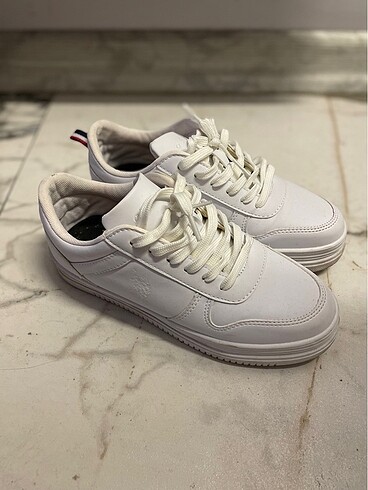 beyaz sneaker