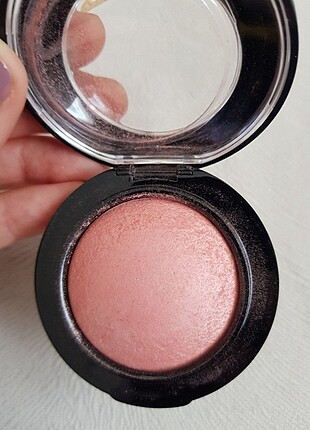 Mac New Romance Mineralize allık