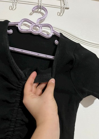 Siyah V Yaka büzgülü Crop Top - Görsel 3