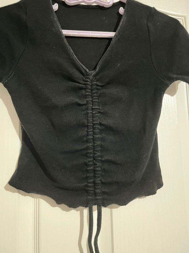 Siyah V Yaka büzgülü Crop Top - Görsel 4