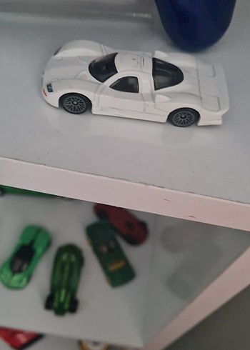 Beyaz Oyuncak Araba Modeli