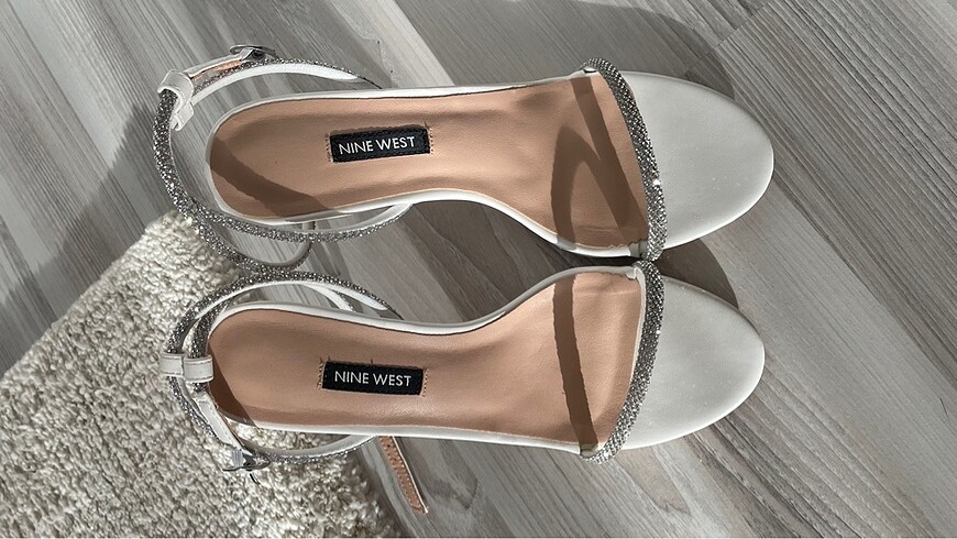 38 Beden beyaz Renk Nine west topuklu ayakkabı