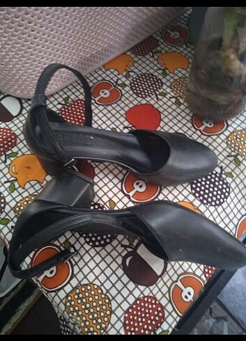 37 Beden siyah Renk Kalın topuklu ayakkabı 