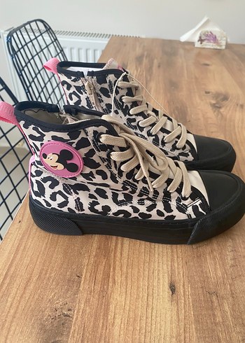 Zara Zara mickey bot