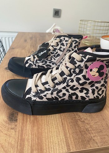 Zara mickey bot