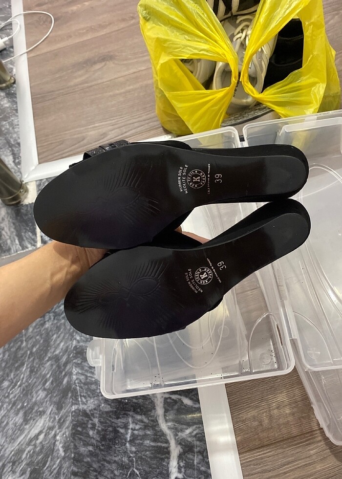 Siyah topuklu terlik - Görsel 4