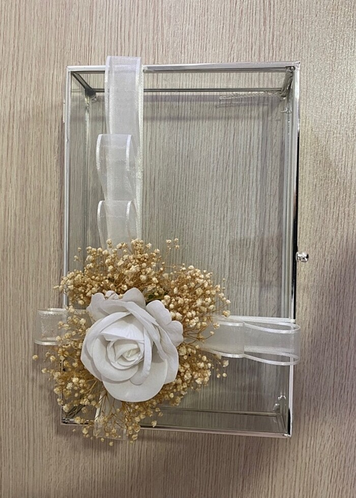 İsteme çiçeği ve çikolata kutusu - Görsel 4