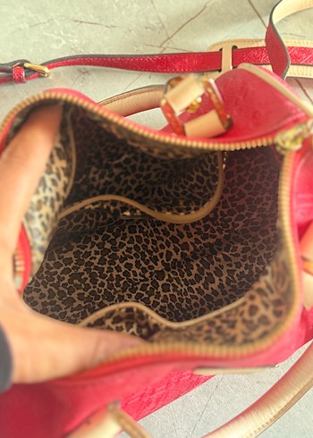 VAKKO Kırmızı Deri Tokalı Kadın Çanta - Görsel 4