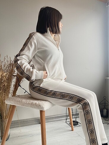 Guess eşofman takımı
