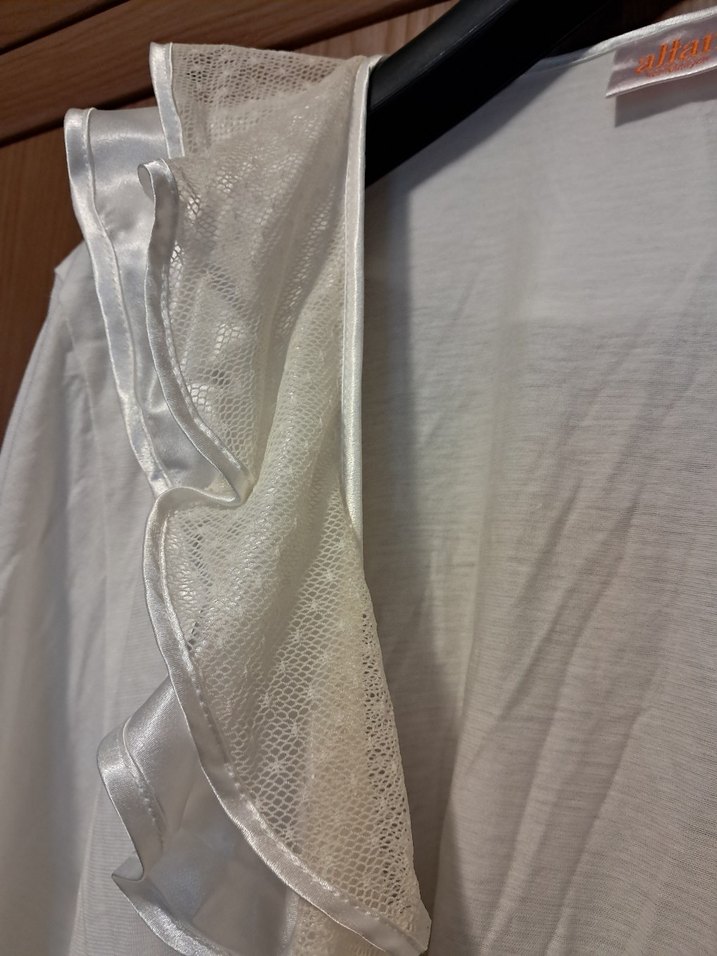 Uzun Beyaz Kadın Sabahlık - Görsel 2