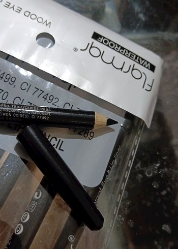 Flormar Siyah Suya Dayanıklı Göz Kalemi - Görsel 2