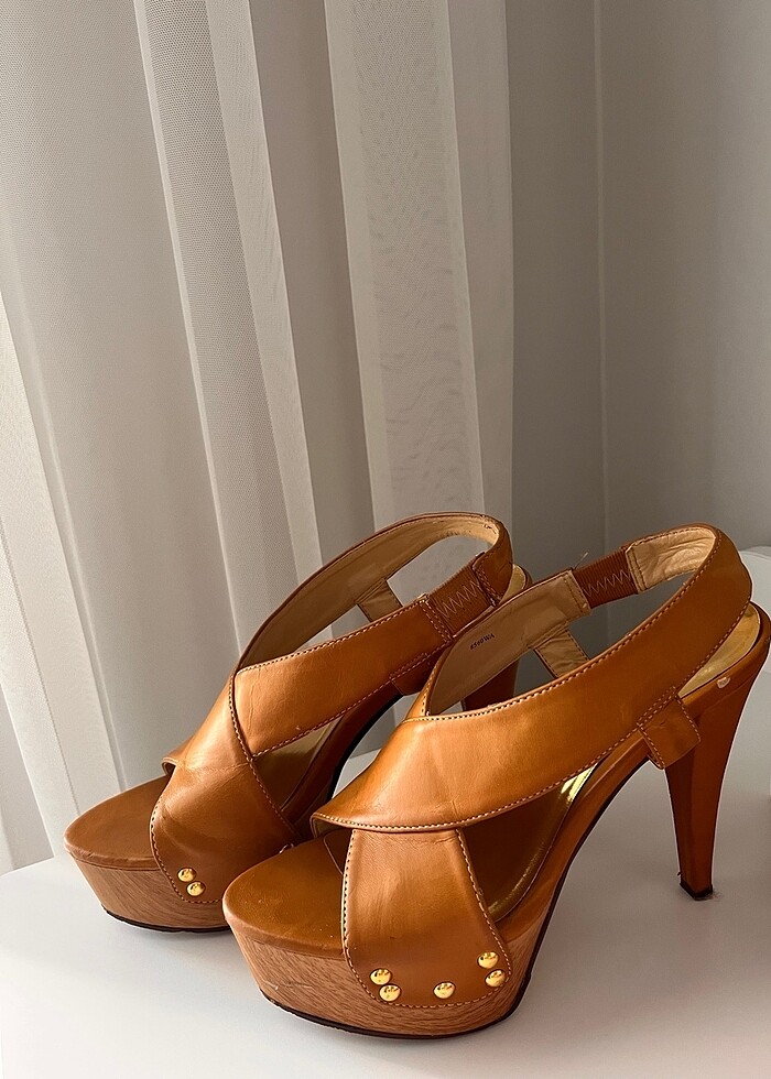 Topuklu ayakkabı - Görsel 2