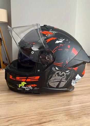 LS2 marka Siyah Baskılı Rock Punk Motosiklet Kaskı - Görsel 2