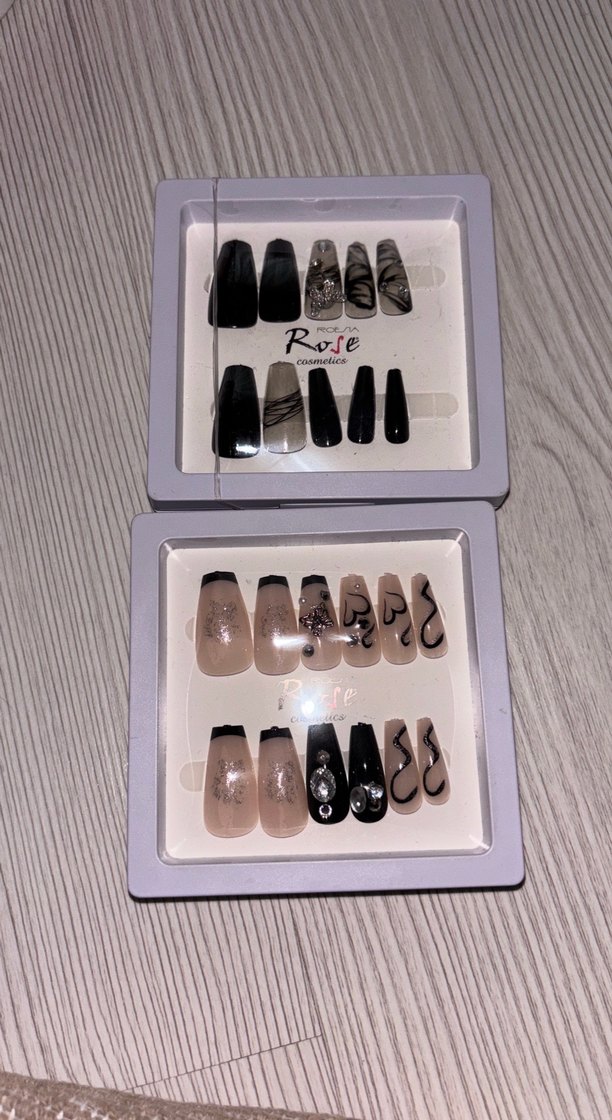 Bej ve Siyah Tasarımlı Tırnak Süslemeleri - Görsel 3