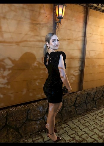 Parlak Siyah V Yaka Mini Abiye Elbise