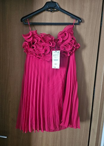 Zara Pembe Fırfırlı Mini Straplez Elbise